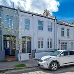 3 Bed New House ! Perfect Central Location- 5 Minutes From Tube Station