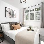 3 Bed New House ! Perfect Central Location- 5 Minutes From Tube Station