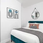 3 Bed New House ! Perfect Central Location- 5 Minutes From Tube Station