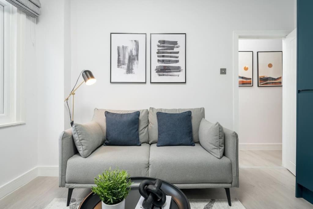 3 Bed New House ! Perfect Location- 5 Minutes From Tube Station