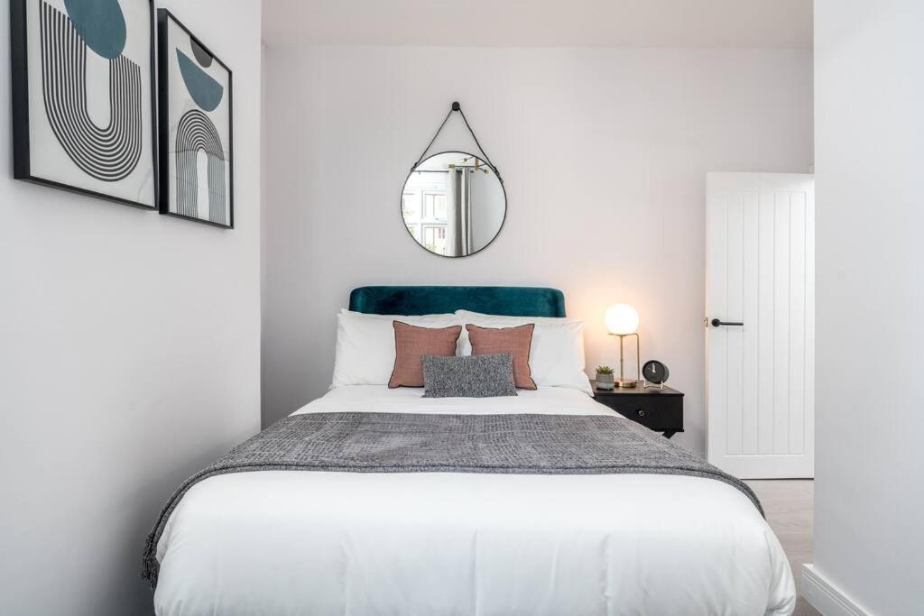 3 Bed New House ! Perfect Location- 5 Minutes From Tube Station Appartamento Londra