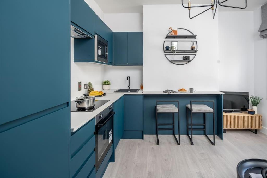 3 Bed New House ! Perfect Location- 5 Minutes From Tube Station Appartamento