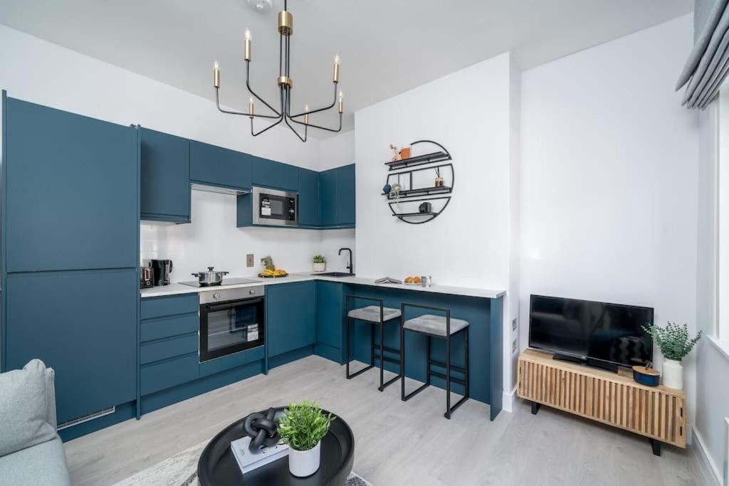 3 Bed New House ! Perfect Location- 5 Minutes From Tube Station
