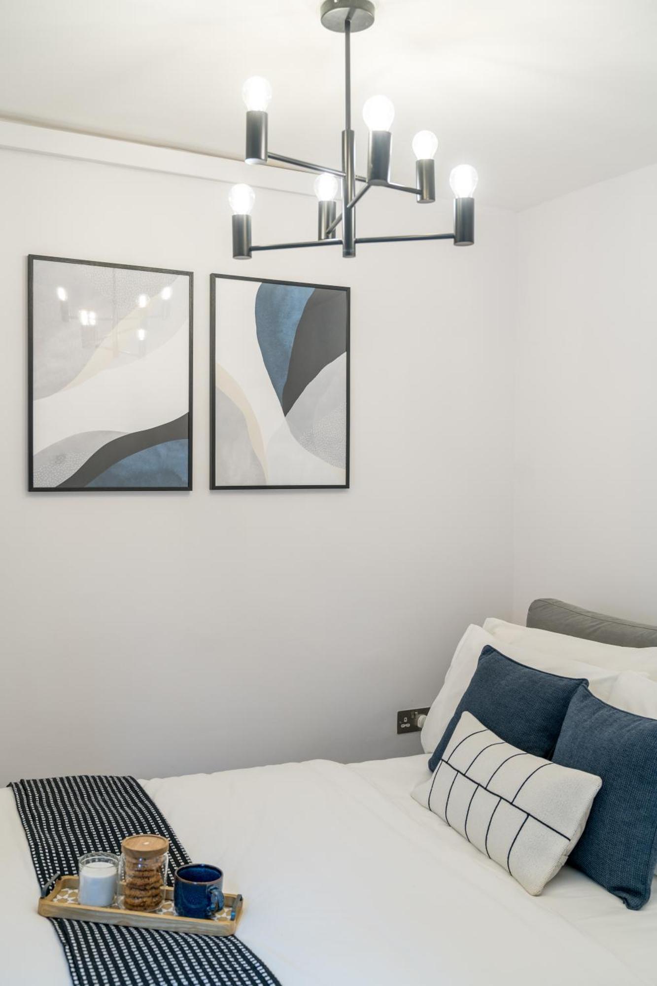 3 Bed New House ! Perfect Location- 5 Minutes From Tube Station Londra