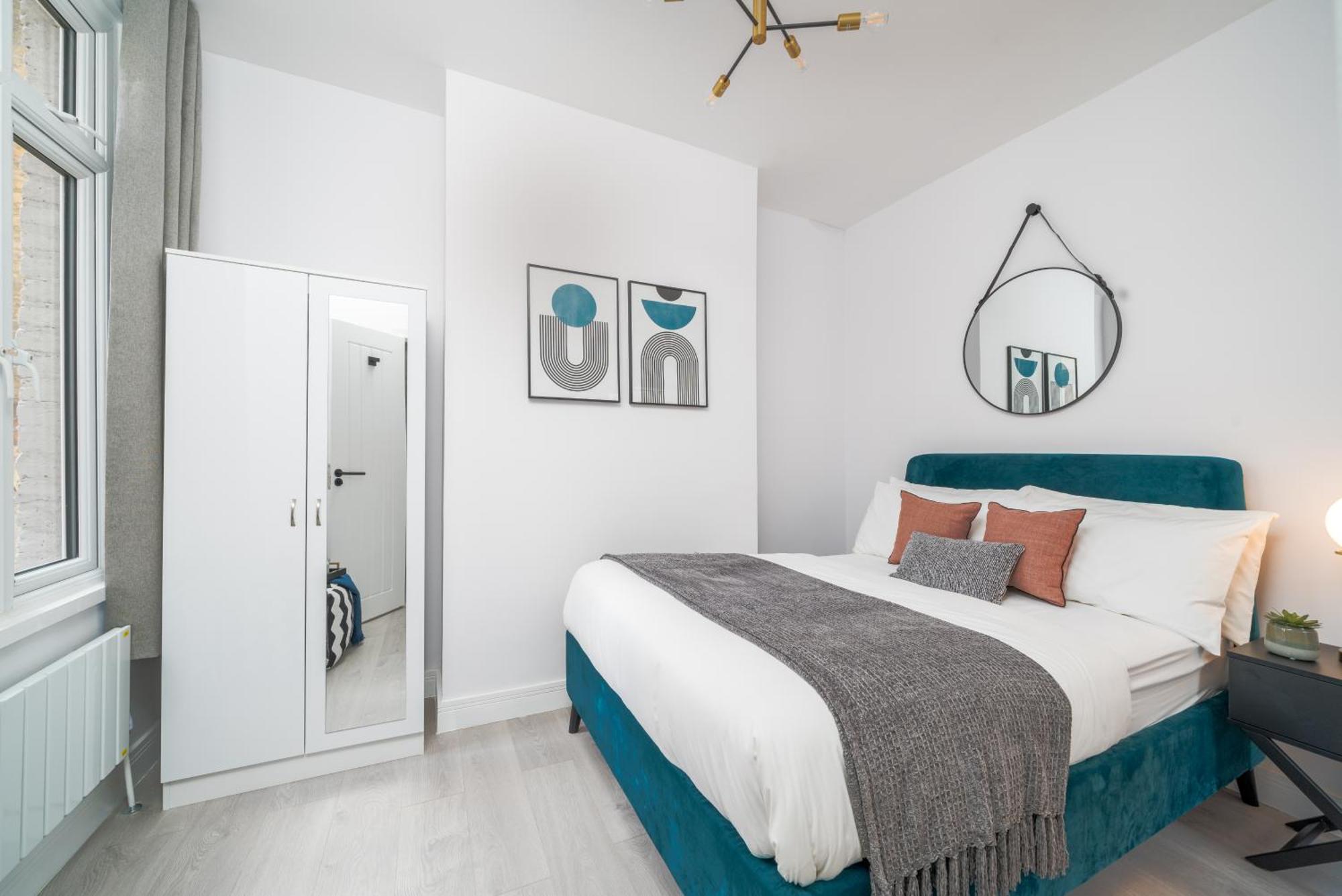 3 Bed New House ! Perfect Location- 5 Minutes From Tube Station * Londra