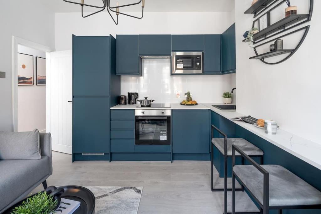 3 Bed New House ! Perfect Location- 5 Minutes From Tube Station