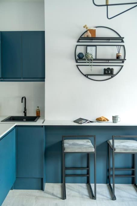Apartment 3 Bed New House ! Perfect Location- 5 Minutes From Tube Station *